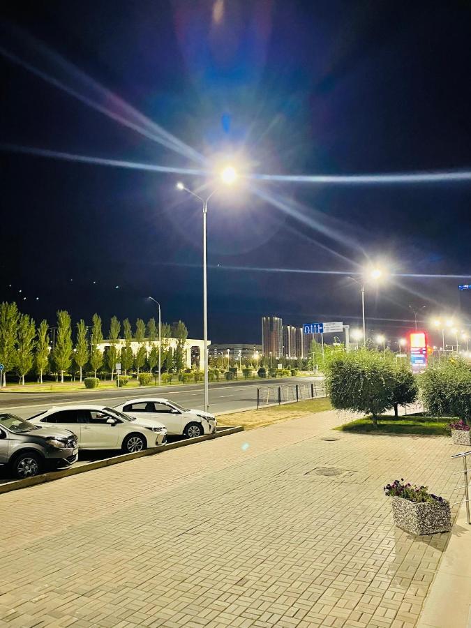 Park Avenue Напротив Ботанического Сада Nur-Sultan  Exterior photo